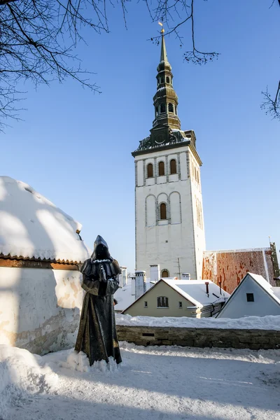 Utsikt över katedralen Niguliste i Tallinn på vintern. Estland. — Stockfoto