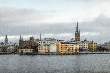 Riddarholmen ve Gamla Stan Kungsholmen Adası üzerinden görünümü 