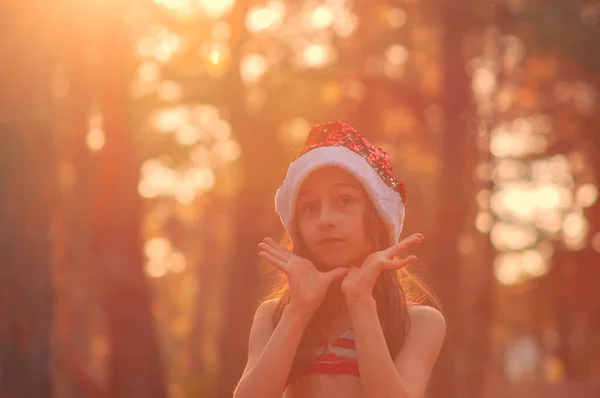 Enfant Joue Avec Chapeau Père Noël Bonne Petite Fille Dans — Photo