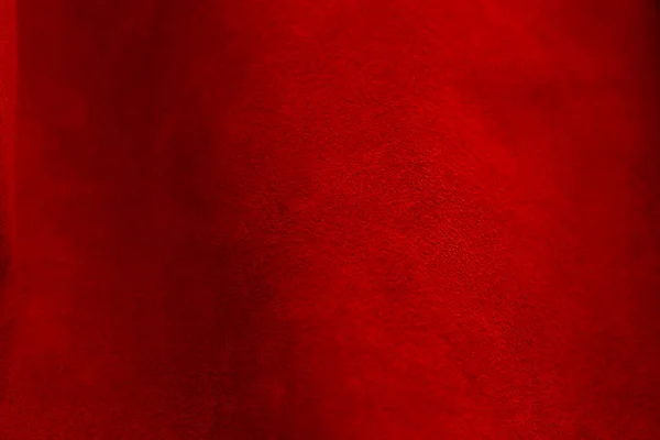 スエード生地の赤いマットの背景 クローズアップ シームレス革のベルベットの質感 材料マクロを感じます 赤いスエードの質感 ファブリック デザイナーのための材料 — ストック写真