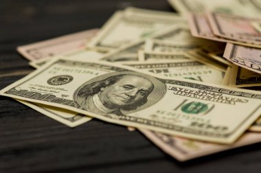 Dolar geçmişi. Dolar geçmişi. Farklı Amerikan dolarlarının geçmişi. Finans konsepti. Farklı banknotlar..