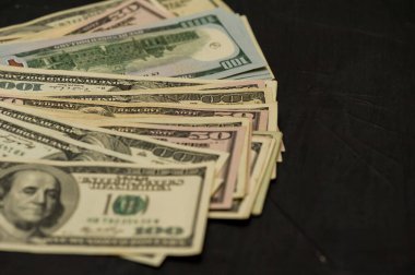 Dolar geçmişi. Dolar geçmişi. Farklı Amerikan dolarlarının geçmişi. Finans konsepti. Farklı banknotlar..