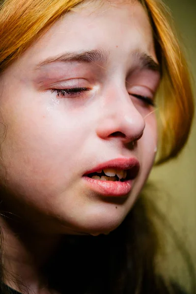 Pequena Menina Triste Depois Chorar Chorando Menina Bonita Com Olhos — Fotografia de Stock