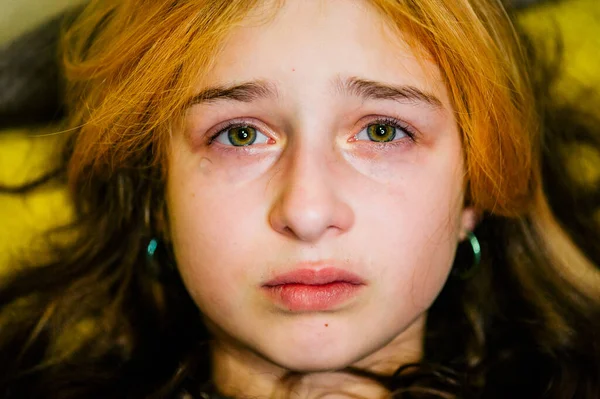Fetiță Tristă După Plâns Plâns Fetiță Frumoasă Ochi Verzi Triști — Fotografie, imagine de stoc