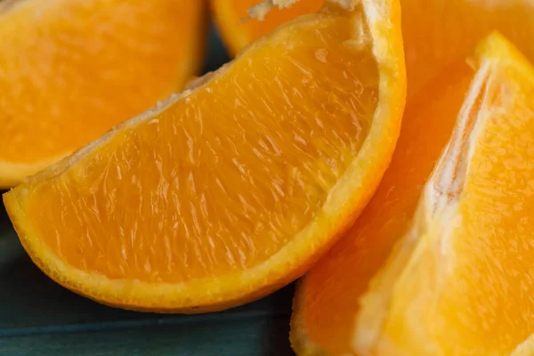 Fruta Naranja Orgánica Rebanadas Sobre Fondo Madera Rodajas Naranja Sobre —  Fotos de Stock