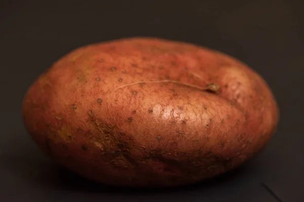Cartofi Fundal Negru Cartofi Întregi Fundal Negru Conceptul Minim Alimente — Fotografie, imagine de stoc