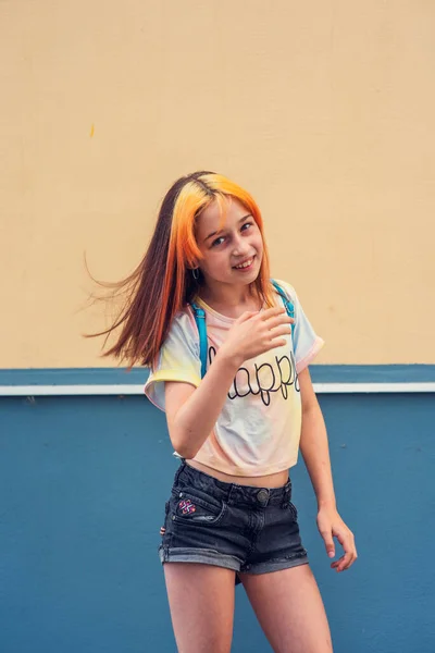 Retrato Feminino Uma Criança Fora Durante Dia Menina Bonita Idade — Fotografia de Stock