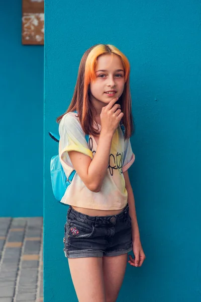 Retrato Feminino Uma Criança Fora Durante Dia Menina Bonita Idade — Fotografia de Stock