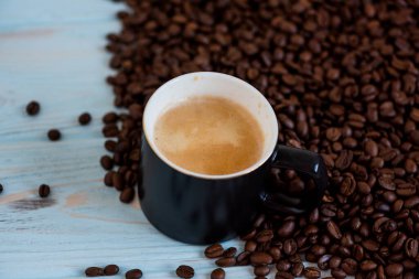 Arap kahve çekirdekleri. Kahve neşesi, aroma. Taze kahve çekirdekleri, orta pişmiş.