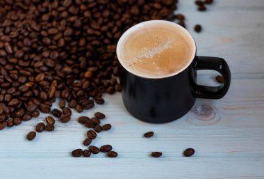 Arap kahve çekirdekleri. Kahve neşesi, aroma. Taze kahve çekirdekleri, orta pişmiş.