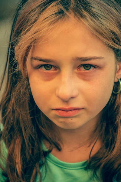 Retrato Cerca Una Niña Llorando Con Lágrimas Adolescente Con Expresión —  Fotos de Stock