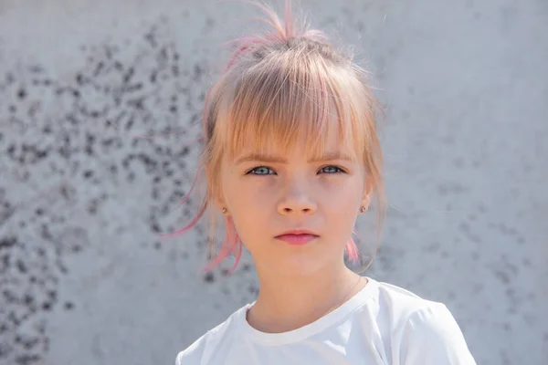 Κορίτσι Πορτρέτο Εξωτερική Πορτρέτο Του Χαριτωμένο Κοριτσάκι Την Ημέρα Του — Φωτογραφία Αρχείου