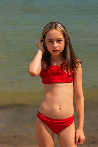 Menina Criança Maiô Perto Mar Conceito Descanso Férias Adolescente Menina — Fotografia de Stock