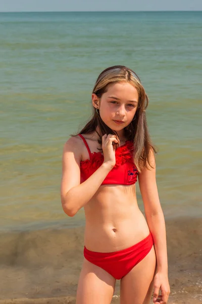 Fille Enfant Maillot Bain Près Mer Concept Repos Vacances Adolescente — Photo