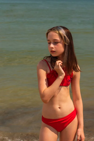 Fille Enfant Maillot Bain Près Mer Concept Repos Vacances Adolescente — Photo