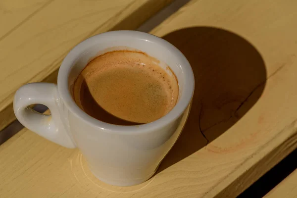 Vit Kopp Med Kaffe Vit Kaffekopp Bakgrunden Espresso Kaffe Morgon — Stockfoto