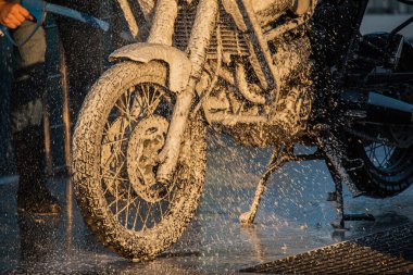 Motosiklet yıkama serisi. Motosiklet yıkama.