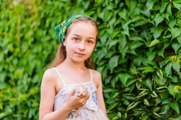 Πορτρέτο Του Μικρού Κοριτσιού Εξωτερικούς Χώρους Καλοκαίρι Ένα Παιδί Ένα — Φωτογραφία Αρχείου