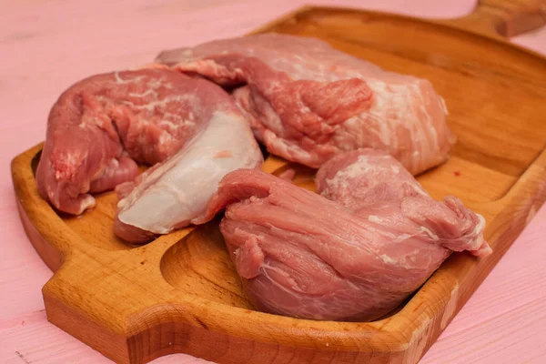 Bifes Porco Crus Cor Rosa Jazem Uma Tábua Madeira Carne — Fotografia de Stock