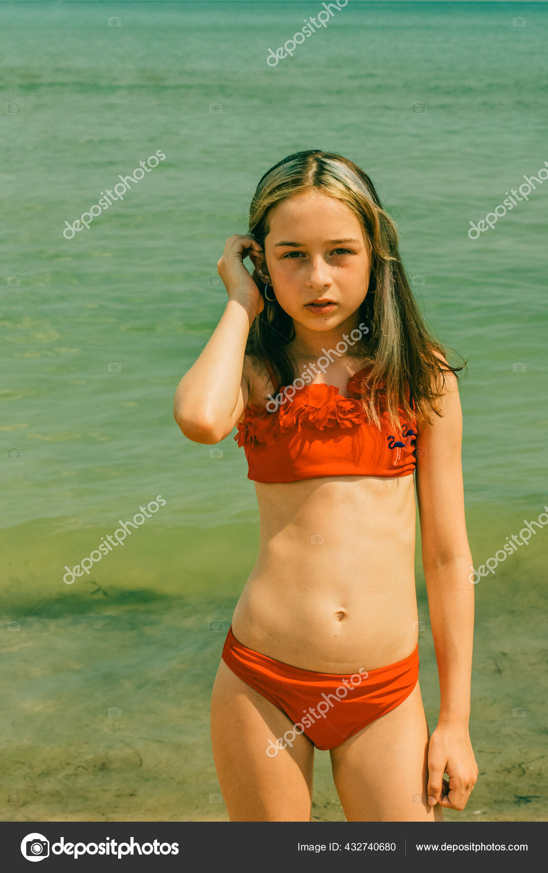 Fille De 12 Ans Maillot De Bain Photos et vecteurs gratuits