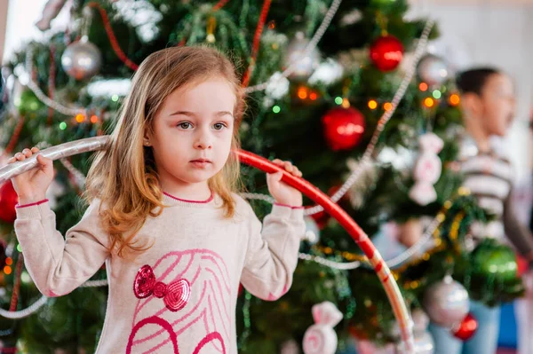 Frohe Weihnachten Und Ein Gutes Neues Jahr Kleines Mädchen Kleines — Stockfoto