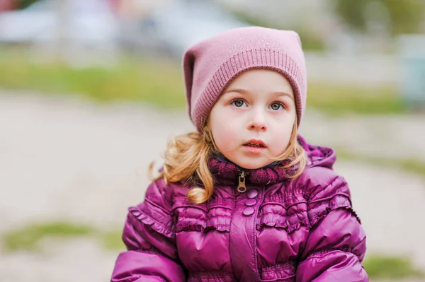 Actief Meisje Speelplaats Meisje Klein Kind Speeltuin Kind Een Paars — Stockfoto