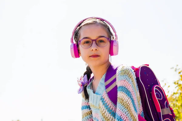 Tillbaka Till Skolan Skolåldern Barn Flicka Blå Varm Höst Tröja — Stockfoto