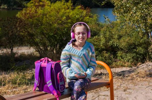 Tillbaka Till Skolan Skolåldern Barn Flicka Blå Varm Höst Tröja — Stockfoto