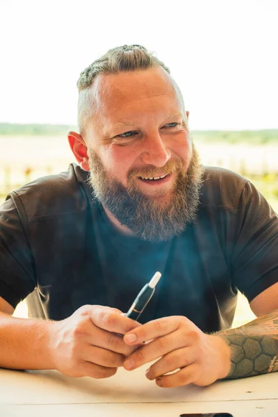 Nahaufnahme Porträt Des Modischen Rothaarigen Hipster Mannes Mit Verschwommenem Bart — Stockfoto