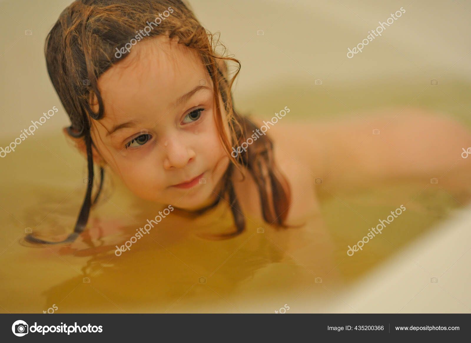 little girl  bath 