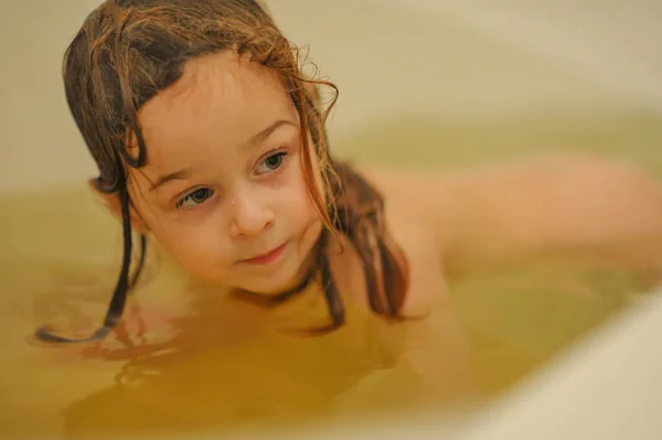 Sweet Toddler Baby Girl Bath Child Girl Bathes White Bathtub — Stock Photo, Image