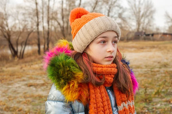 Junge Schöne Frau Winterkleidung Teenager Mädchen Jacke Und Hut Mädchen — Stockfoto