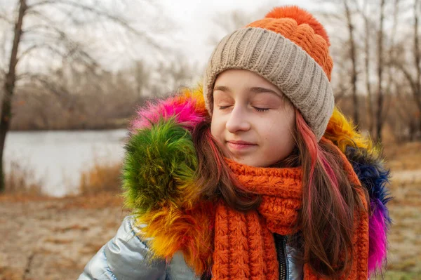 Jonge Mooie Vrouw Winterkleding Tienermeisje Met Jas Hoed School Leeftijd — Stockfoto