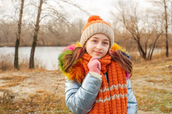 Jonge Mooie Vrouw Winterkleding Tienermeisje Met Jas Hoed School Leeftijd — Stockfoto