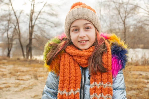 Joven Mujer Hermosa Con Ropa Invierno Adolescente Con Chaqueta Sombrero — Foto de Stock