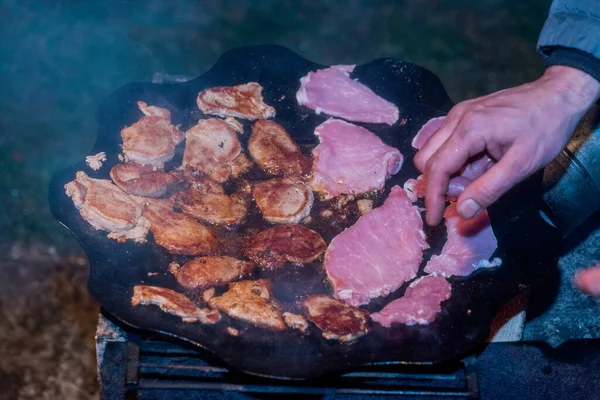 Bacon Fresco Ser Cozido Sobre Uma Fogueira Carne Frita Uma — Fotografia de Stock