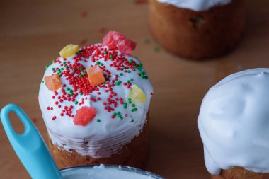 Paskalya pastası. Paskalya pastası. Evde paskalya pastası yapma süreci. Mutlu Paskalyalar. Bahar tatili