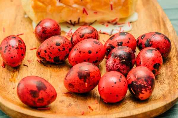 Kolorowe Przepiórcze Jajka Wielkanoc Szczęśliwego Wielkanocy Ferie Wiosenne — Zdjęcie stockowe