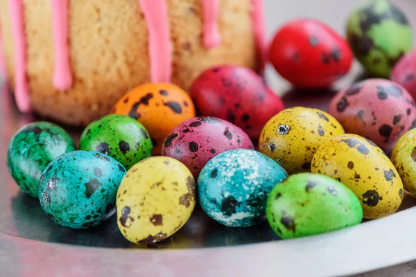 Kolorowe Przepiórcze Jajka Wielkanoc Szczęśliwego Wielkanocy Ferie Wiosenne — Zdjęcie stockowe