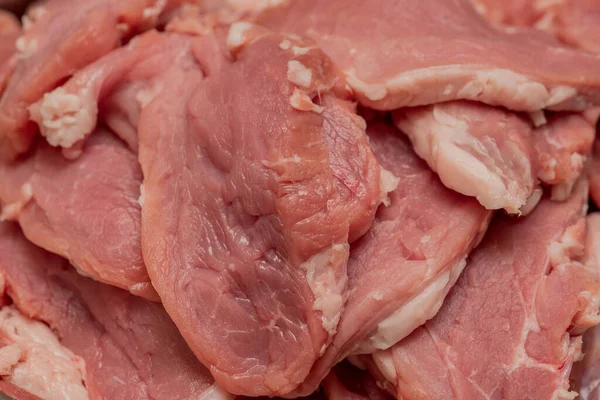Hentes Disznóhúst Szeletel Konyhában Sertésszelet Kés Étkezéselőkészítés — Stock Fotó