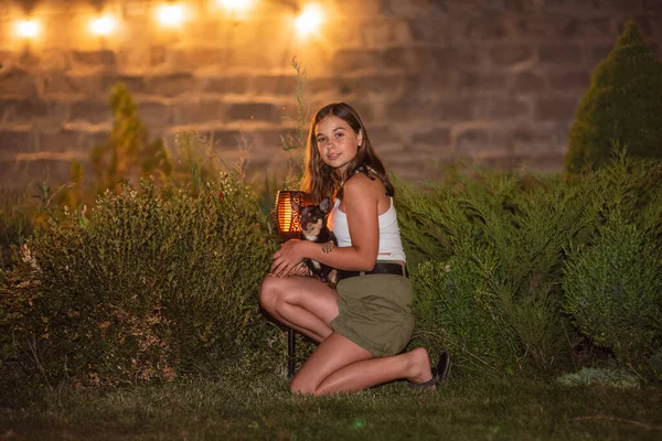 Draußen Straßenporträt Der Schönen Brünetten Glücklich Lächelnden Teenie Mädchen Teen — Stockfoto