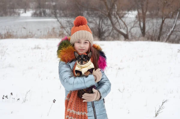 Retrato Invierno Una Joven Con Ropa Abrigo Adolescente Con Sombrero — Foto de Stock