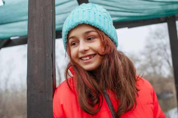 Meisje Winterkleding Een Achtergrond Van Rivier Meisje Van Jaar Tiener — Stockfoto