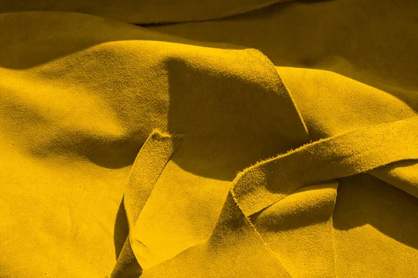 Pürüzsüz deri kadife desenli. Keçeleşmiş makro. Sarı süet kumaş. deri