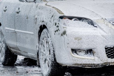 Araba yıkama, su ve köpük temizleme. Otomatik, servis aracı endüstrisi oto yıkama, servis