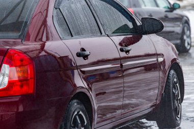 Araba yıkama, su ve köpük temizleme. Otomatik, servis aracı endüstrisi oto yıkama, servis