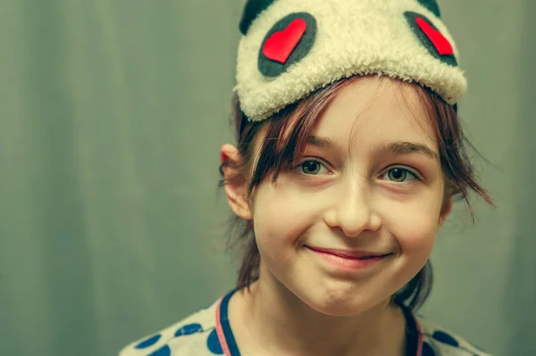 Beautiful Young Girl Pajamas Gray Background Girl Getting Ready Sleep — Stock fotografie