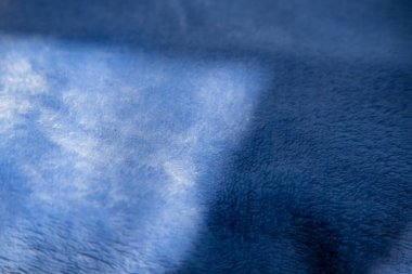 Kumaş desenli, katlı, mavi tüylü. Mavi yün kumaş dokusu.