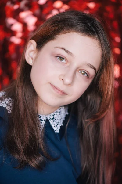 Menina Escola Estudante Retrato Fundo Vermelho Uma Série Retratos Meninas — Fotografia de Stock