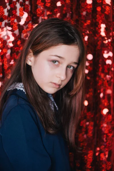 Menina Escola Estudante Retrato Fundo Vermelho Uma Série Retratos Meninas — Fotografia de Stock